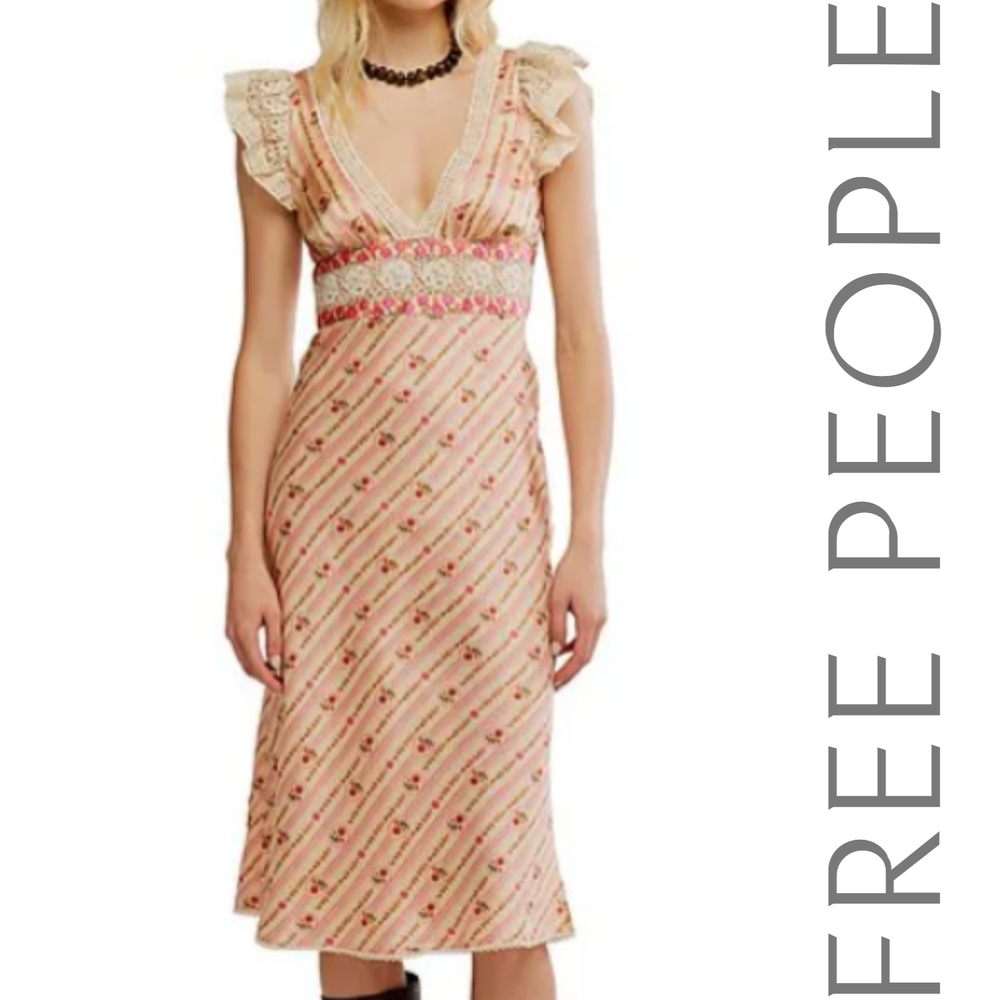 NWT Free People
Bali Belle Floral Print Deep V-Neck Cap Sleeve Lace Detail Midi